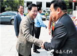 向劳模致敬！